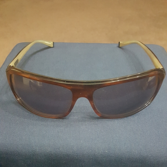 Sunglasses - Picture 2 of 8